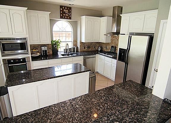 3rd image of 9423 Vista Cir
