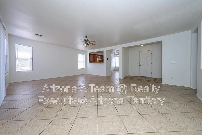 3 bed, 2.0 bath, 2045 sqft, $1,995 — Photo 4