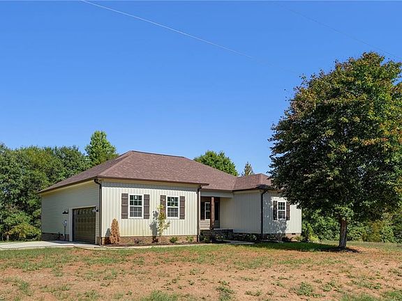 2nd image of 585 Maverick Rd
