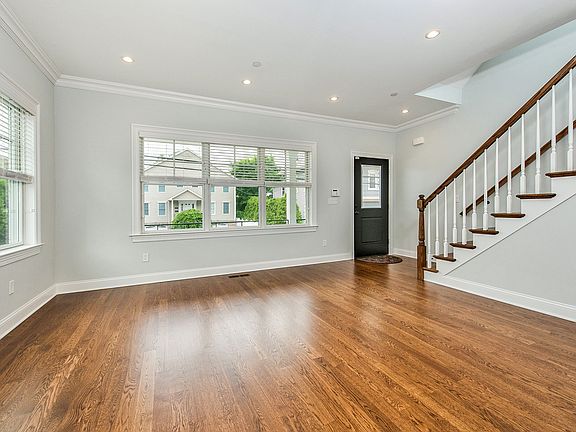 124 Maple Ave - Living Room