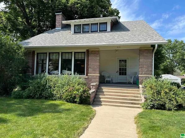 610 E Main St, Vermillion, SD 57069