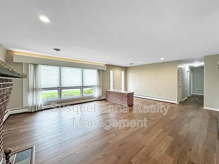 215 Division St — Photo 11