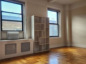 211 W 106th St