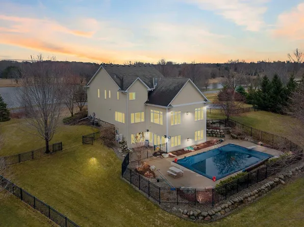 11 Bayhill Rd, White Bear Lake, MN 55110