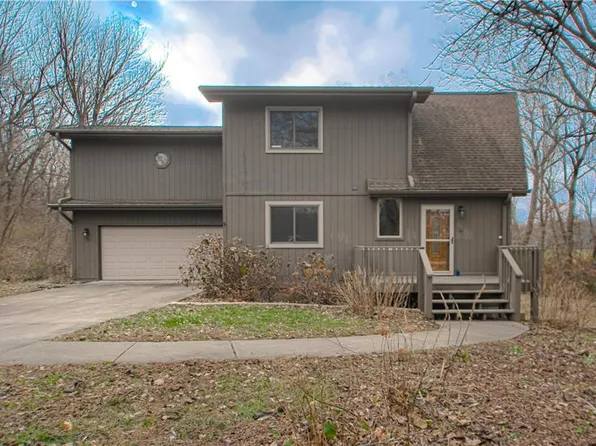 303 Hillcrest Dr, Smithville, MO 64089