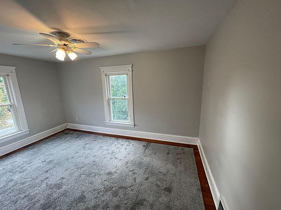 5th image of 429 E Washington St #2