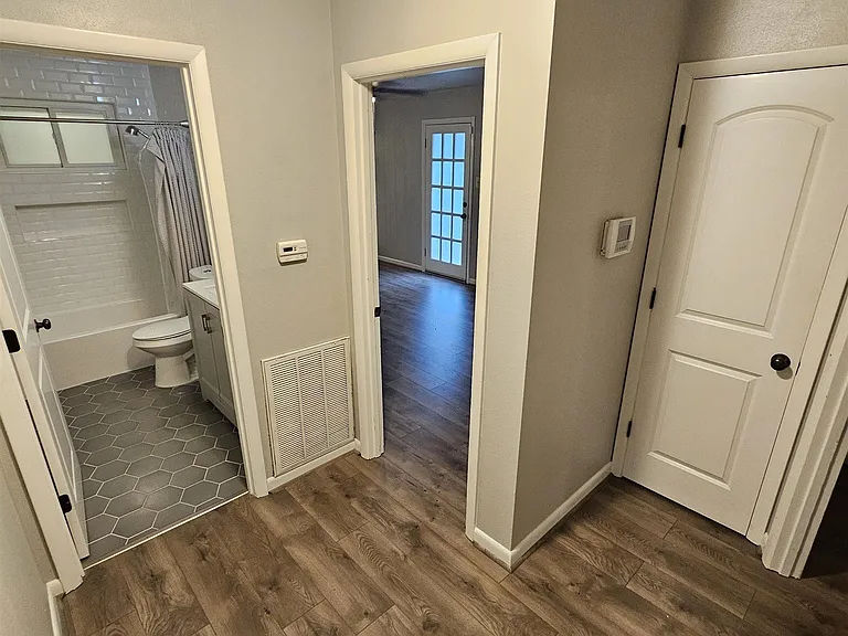 709 N Buchanan St — Photo 8