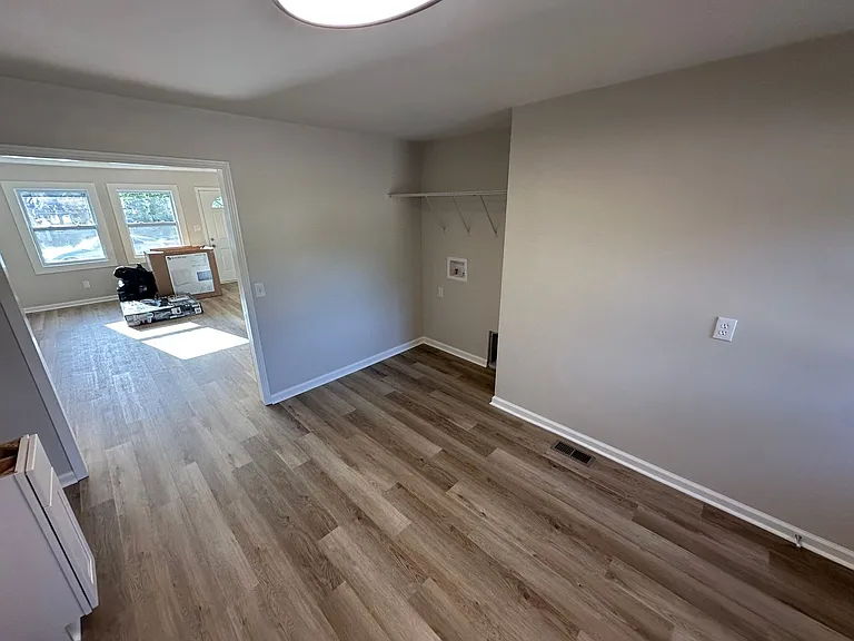 116 N Tarver Ave — Photo 3