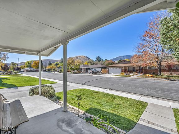 4th image of 809 W Sunset Way