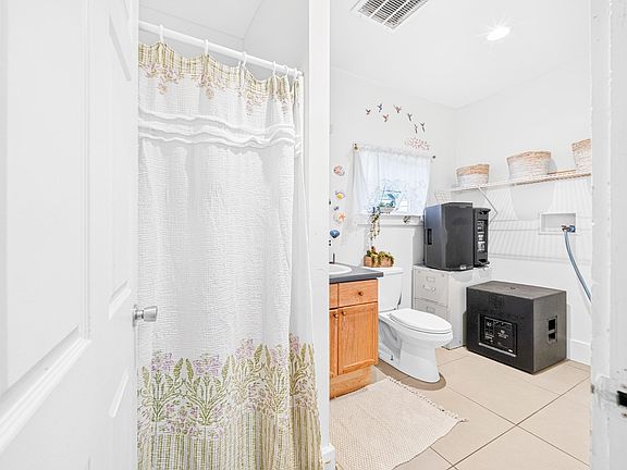 5th image of 22 Emerson Pl