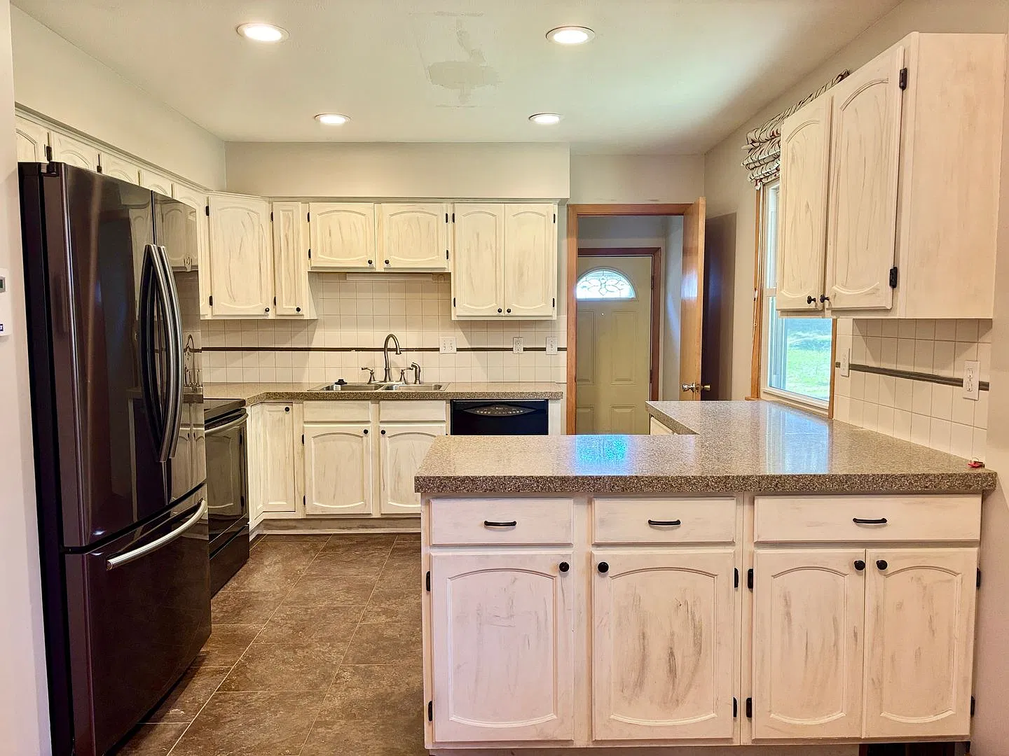 3406 S 91st St 3 Bed/1.5 Bath in Westside School District | Hardwood Floors, 2-Car Garage, Fenced... — Photo 4