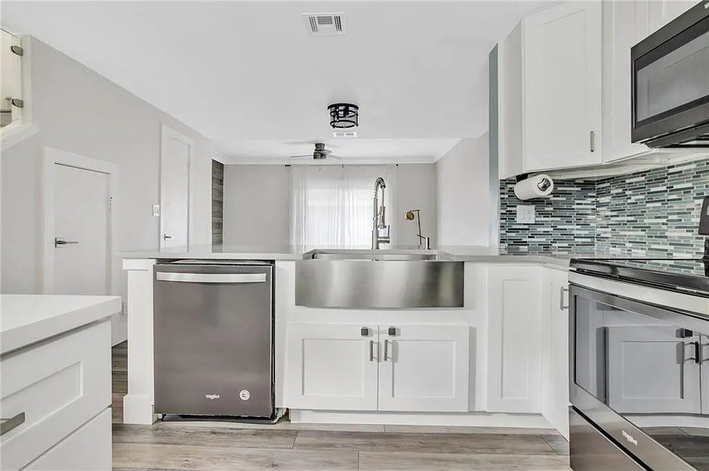 2 bed, 1.5 bath, 1060 sqft, $2,900 — Photo 3