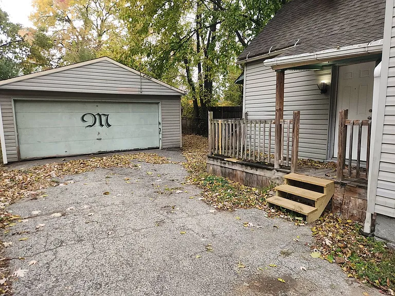 2188 E 36th St — Photo 33