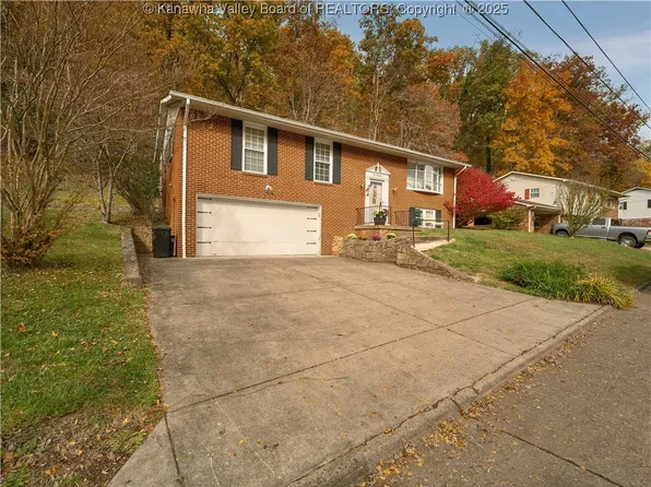 225 Brookhaven Dr, Nitro, WV 25143