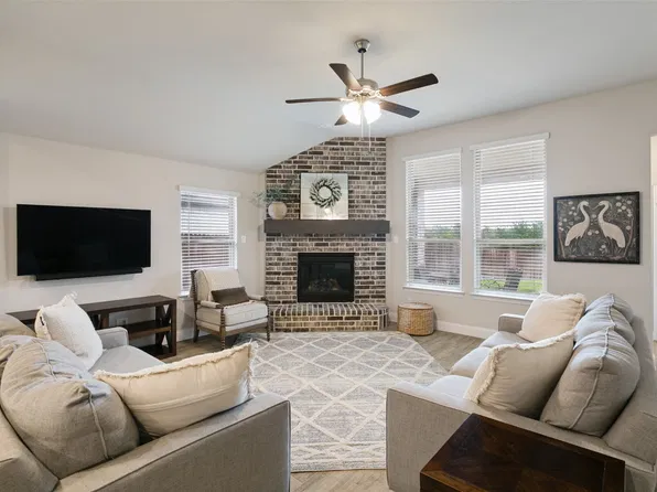 5924 Pine River Ln, Fort Worth, TX 76179