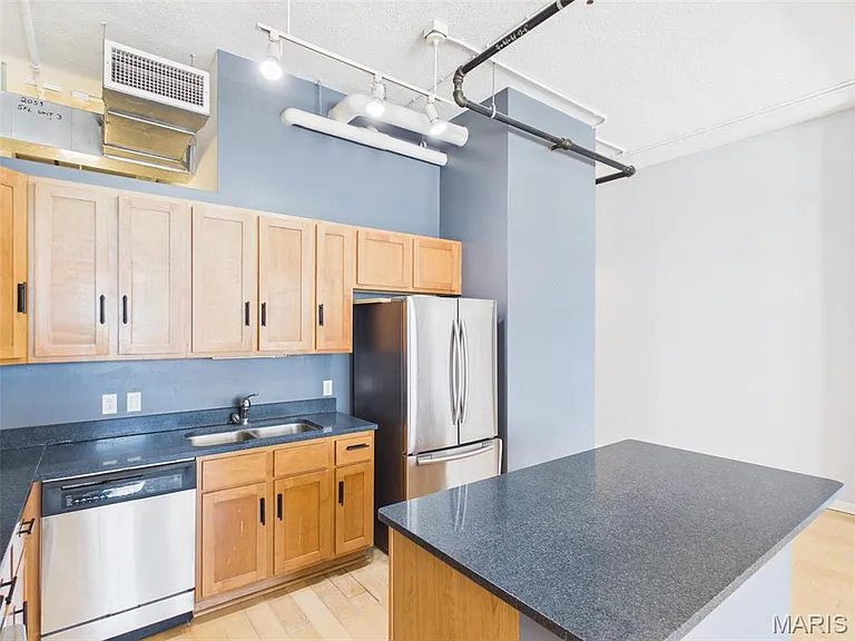 1501 Locust #503 — Photo 6