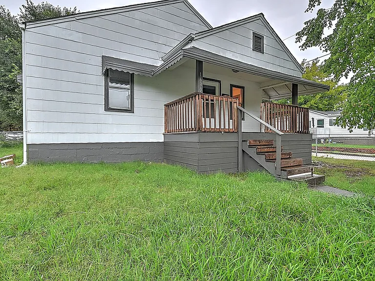 1630 Park St — Photo 2