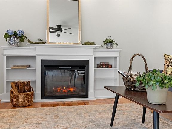 3rd image of 72 Cottage Ln #2FAM