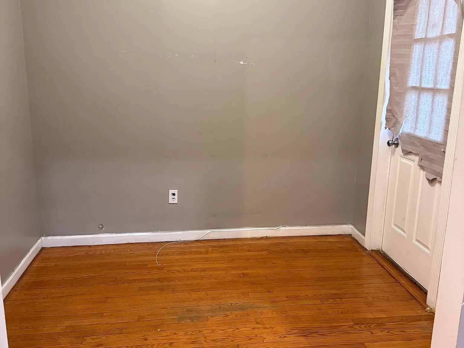3 bed, 700 sqft, $2,500 — Photo 2