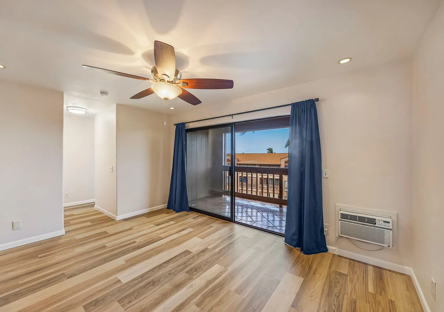 Top-floor, ocean-view, unfurnished 1BR/1BA condo in Honokowai close to Honokowai Beach Park and B... — Photo 4