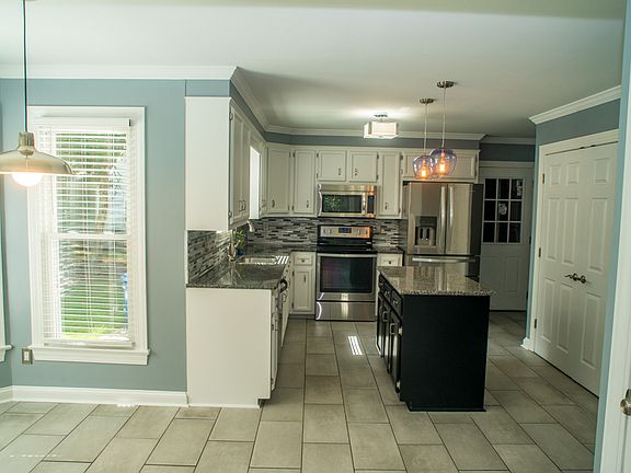 4th image of 2278 Edgewater Dr