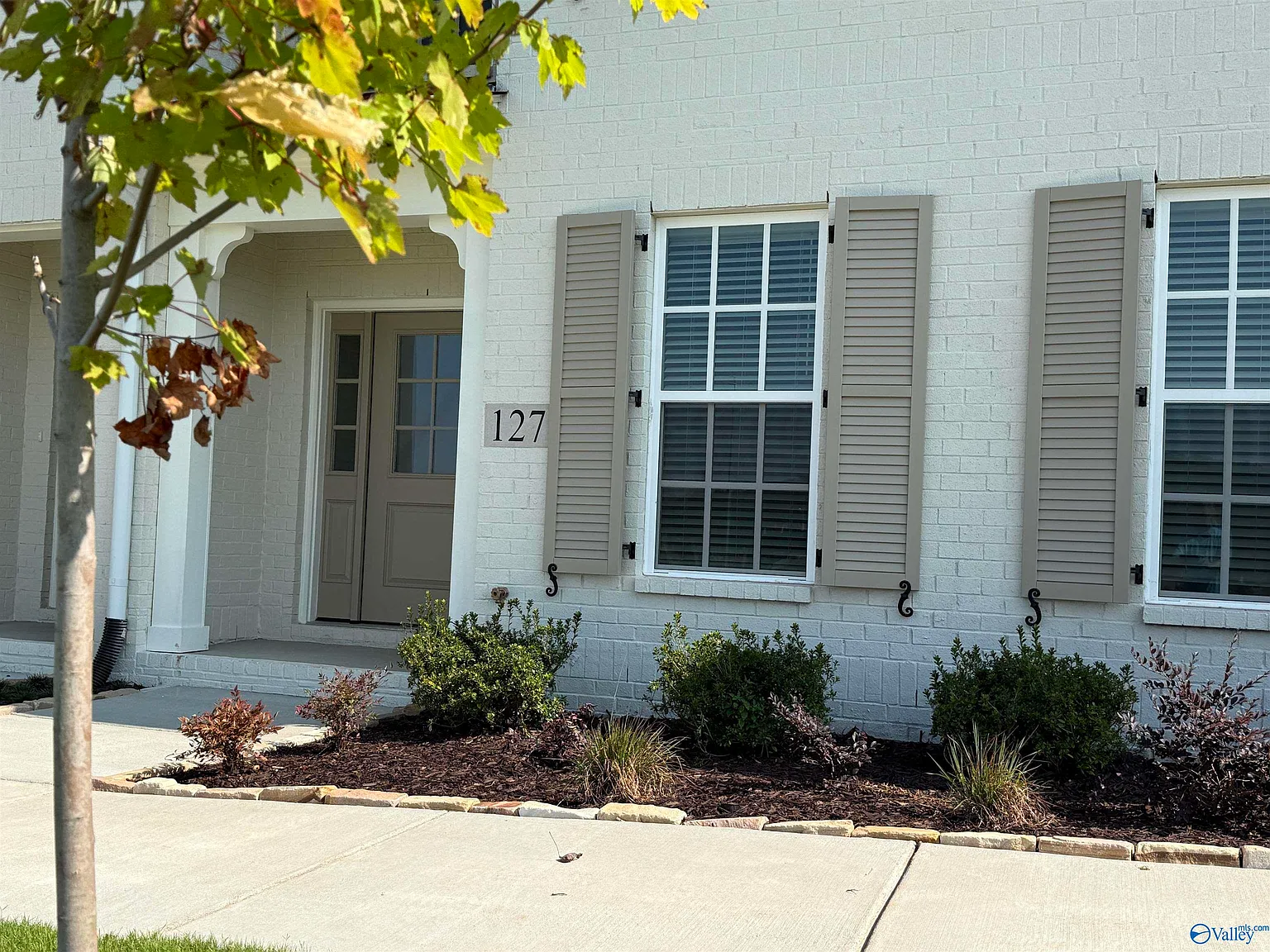 3 bed, 2.5 bath, 1829 sqft, $2,495 — Photo 3