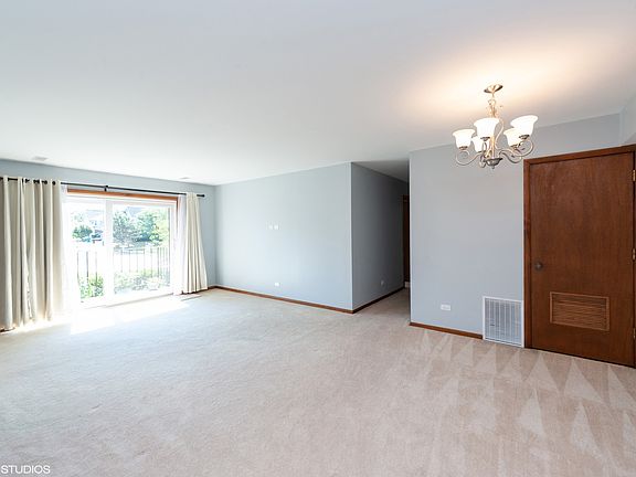 4th image of 100 Clubhouse Ln APT 106B