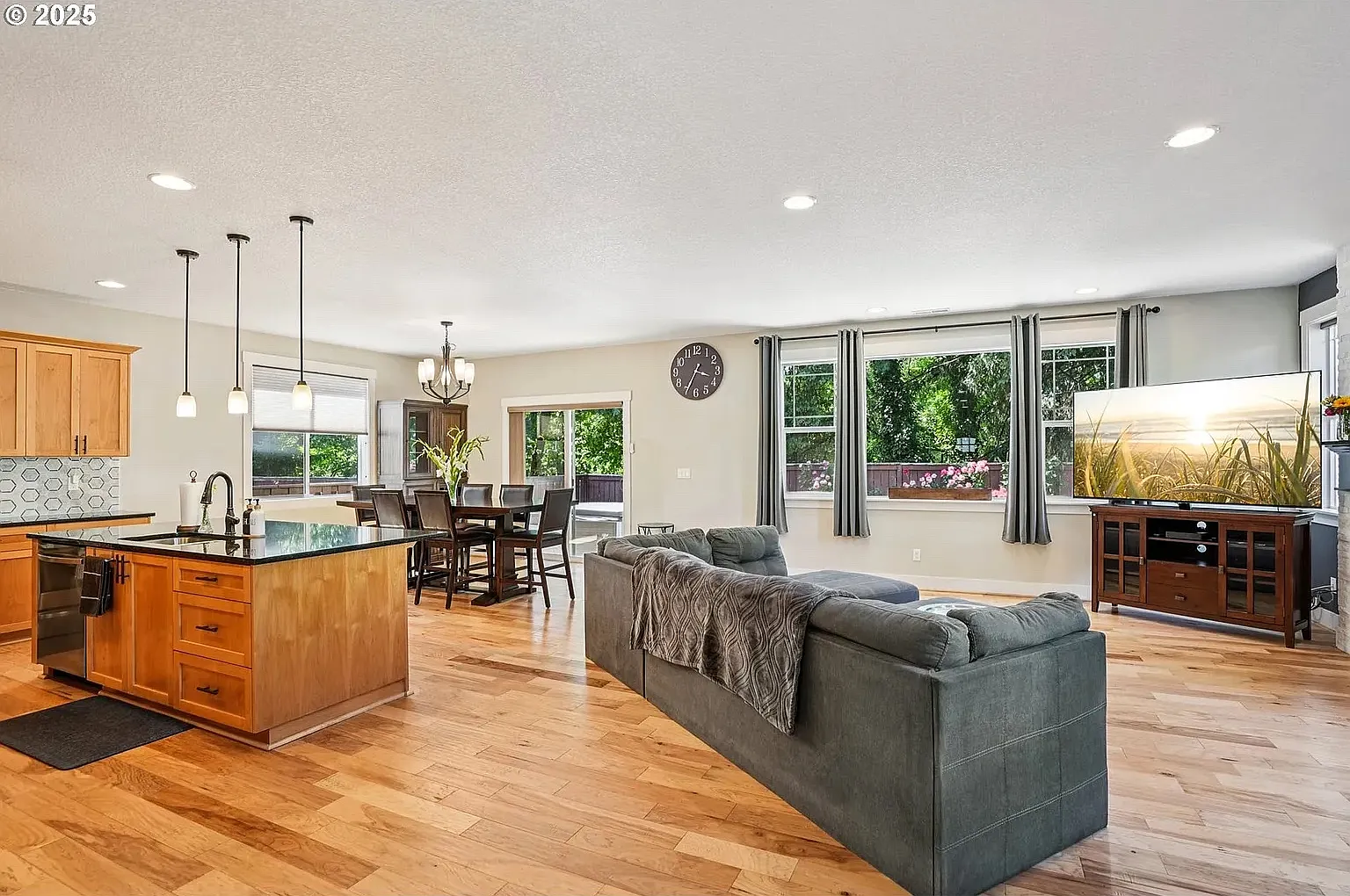 28611 Greenway Dr — Photo 3