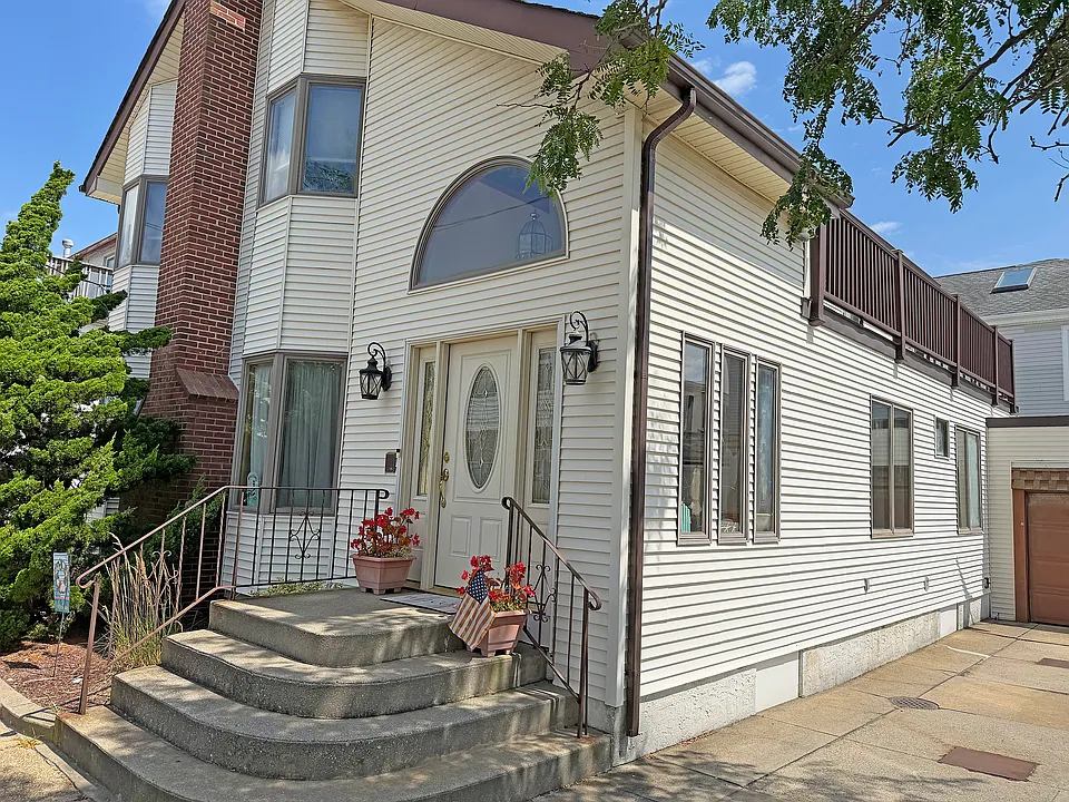 118 Bellmore Ave