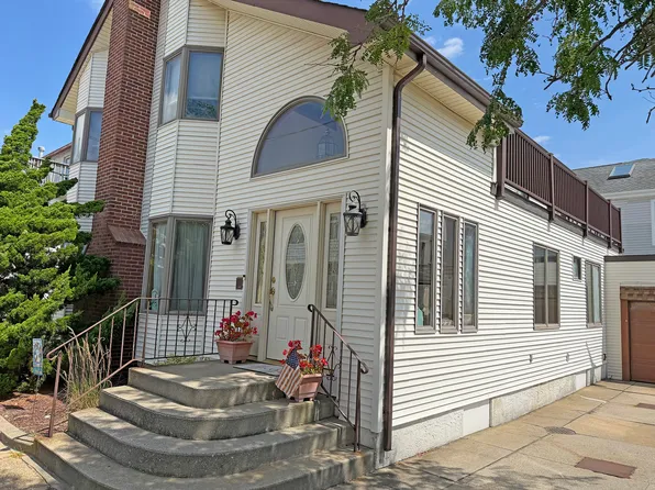 118 Bellmore Ave, Point Lookout, NY 11569