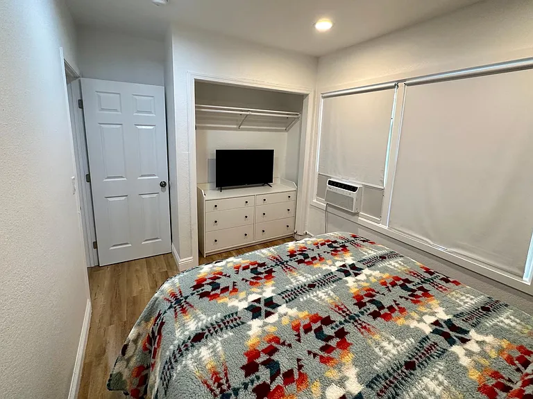 443 S Birch St — Photo 9