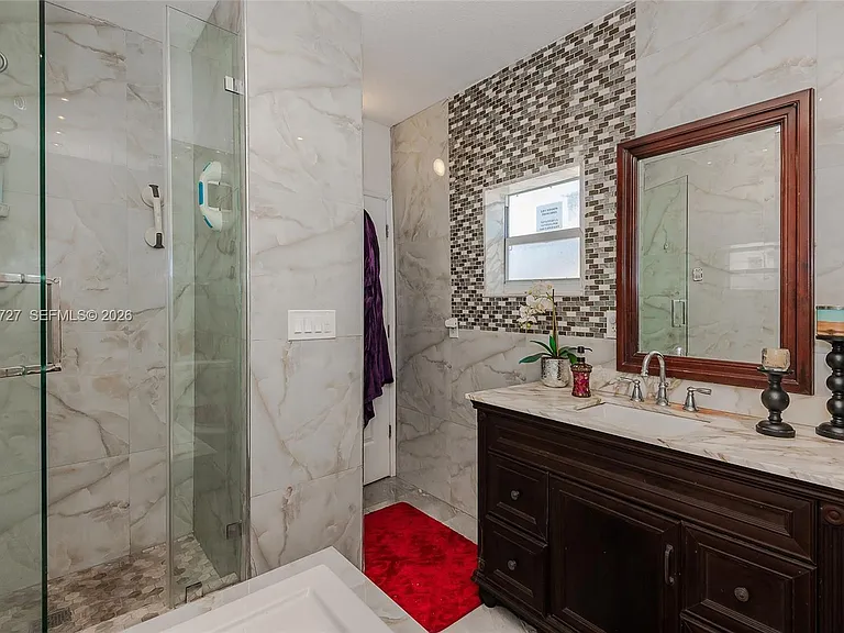 13485 NE 9th Ave — Photo 10