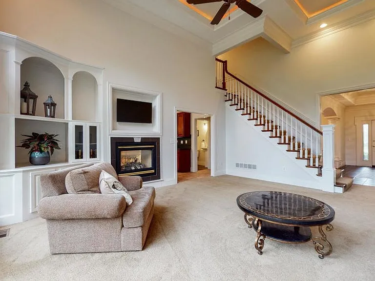 7703 Wolfpen Ridge Dr — Photo 6
