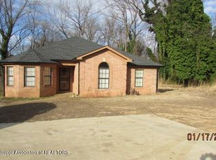 230 W College Ave, Holly Springs, MS 38635