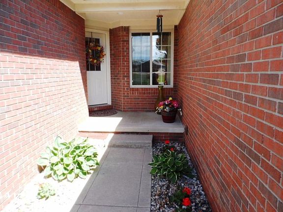 3rd image of 1017 Meadowview Dr
