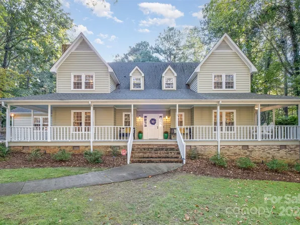 6100 Bittersweet Ln, Charlotte, NC 28270