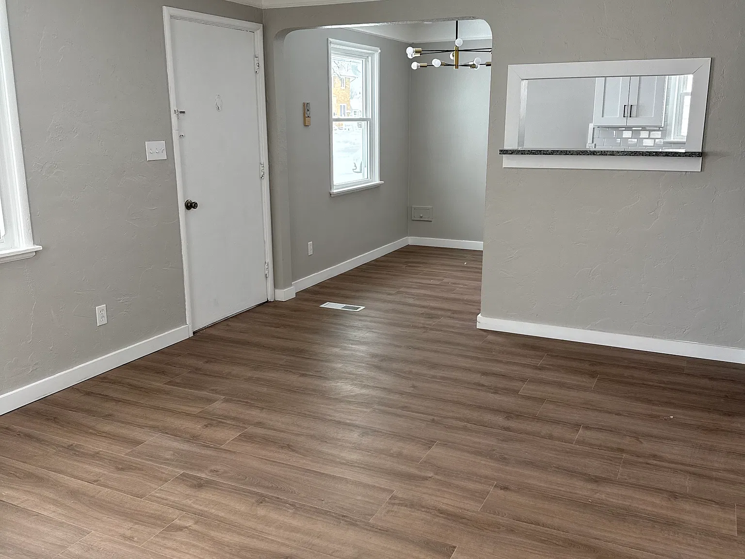 3 bed, 975 sqft, $1,700 — Photo 3