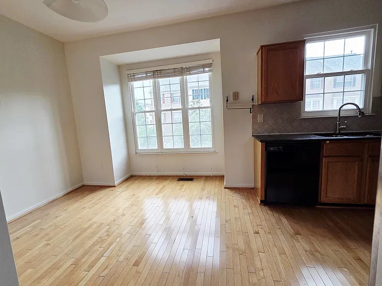 2470 Clover Field Cir — Photo 4