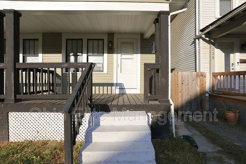 3 bed, 1.0 bath, 1260 sqft, $1,350 — Photo 3