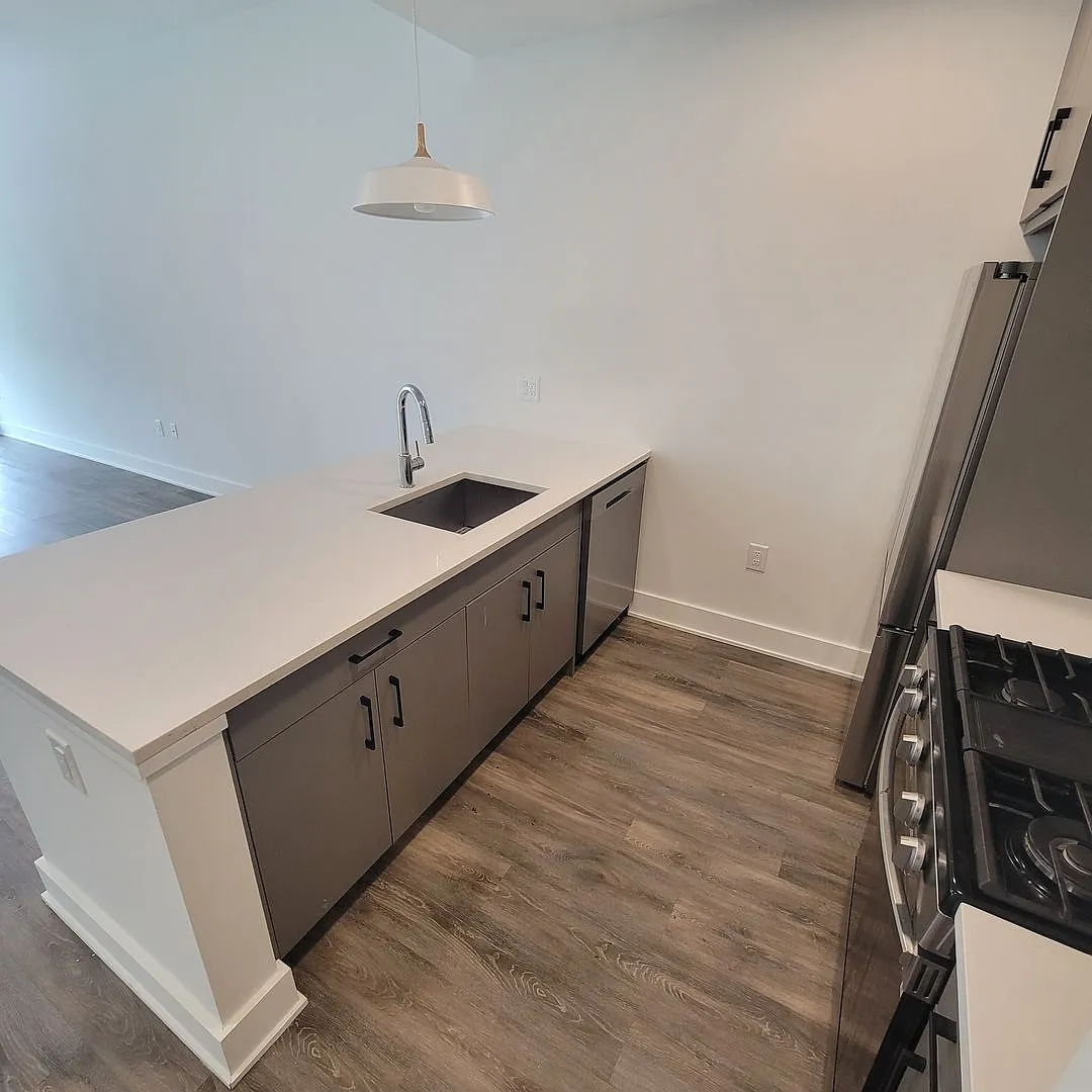 046 - 400 NEWARK REALTY LLC — Photo 3
