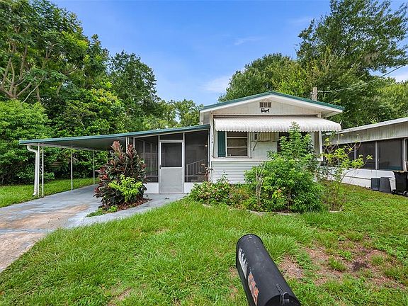 3rd image of 114 LAKESIDE DR
