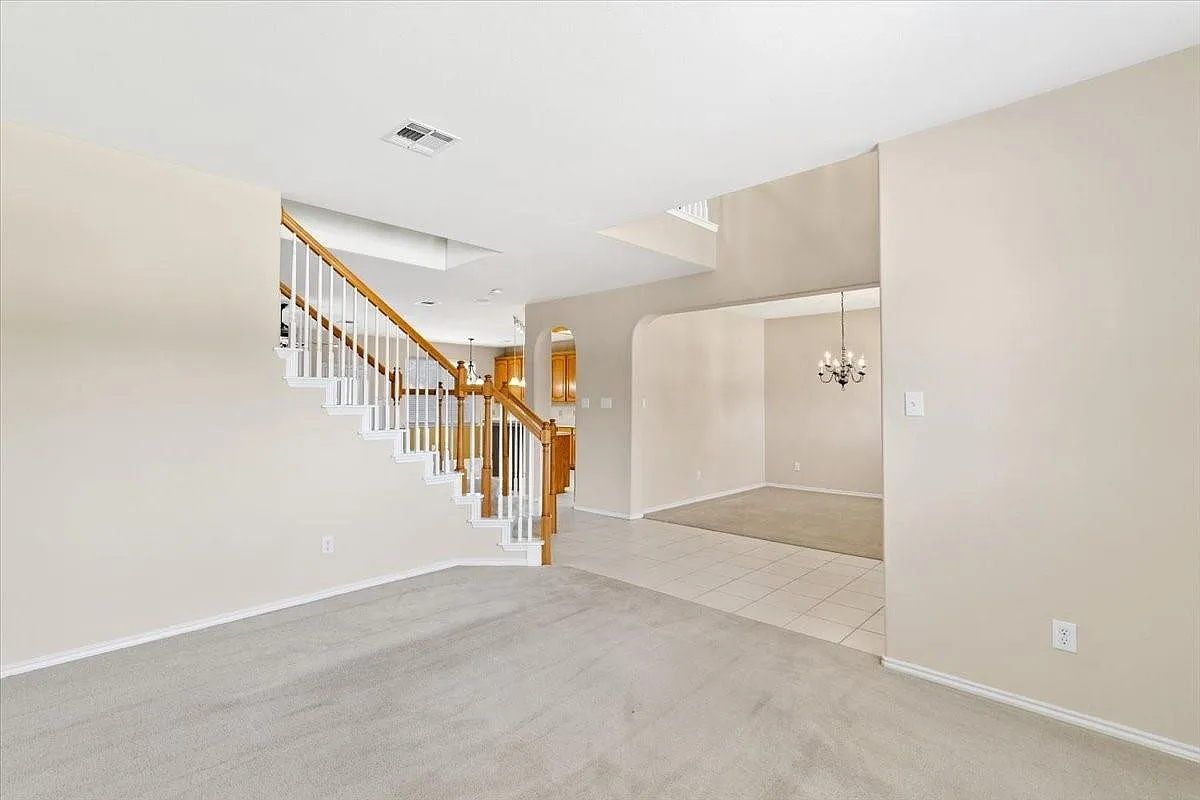 5 bed, 3.0 bath, 3017 sqft, $3,000 — Photo 4