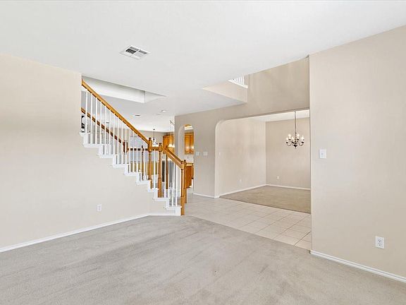 4th image of 207 Colby Ln