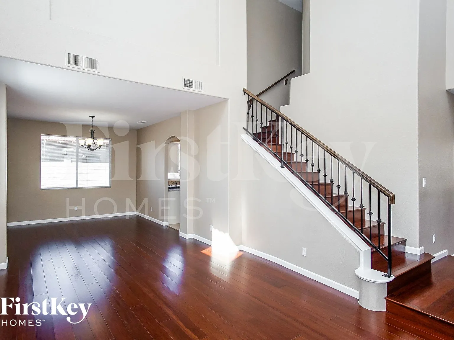 4 bed, 2.5 bath, 2570 sqft, $3,060 — Photo 3