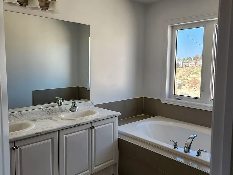 338 Russell St — Photo 14