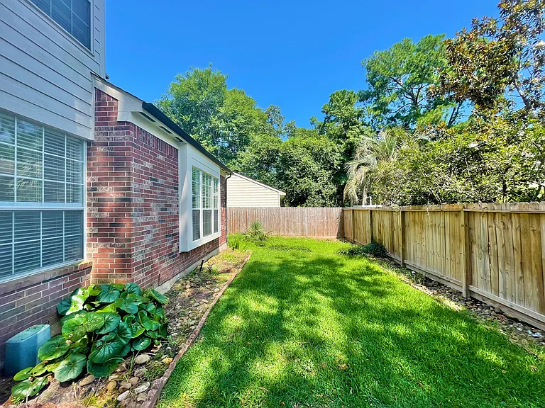 8 Greentwig Pl — Photo 34