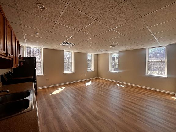 5th image of 2181 River Rd APT 3