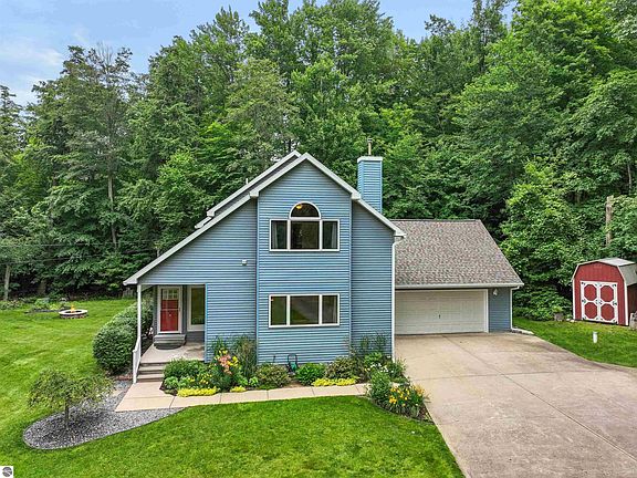 2nd image of 5845 Evergreen Dr
