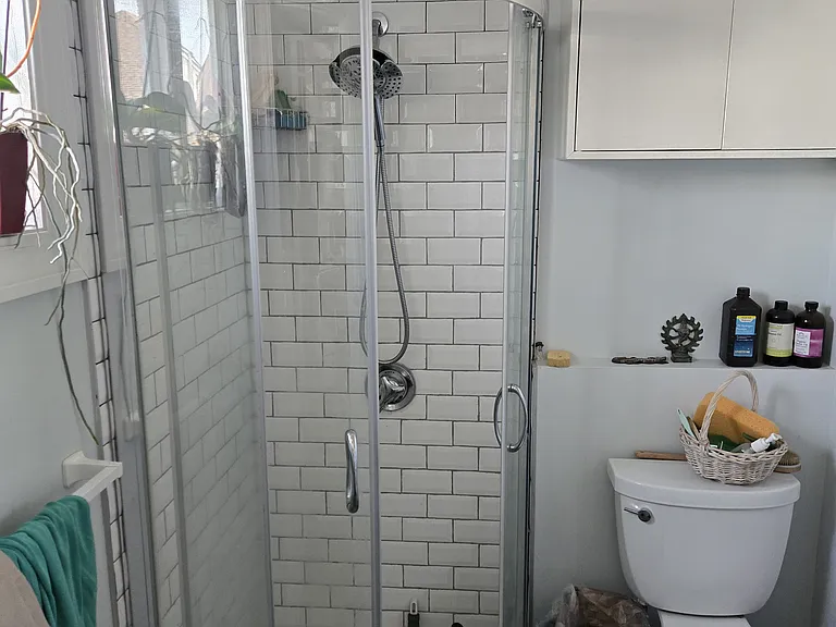 122 Hawthorn St #2 — Photo 11