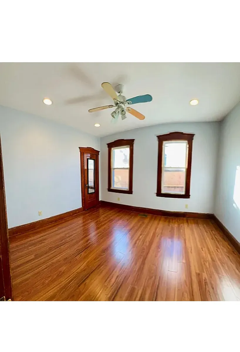 Building Photo - 71-73 Knickerbocker Ave #1